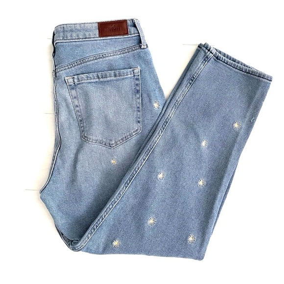HOLLISTER Ultra High Rise Mom Jean Vintage Stretch floral Daisy Embroidery, 30” - Picture 3 of 17